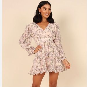 NWT Gorgeous Petal and Pup Floral Dress with tie back - Size Medium - Beautiful!